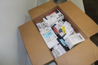 1 Parcel Box Box- 32 Pcs – Other – Customer Returns (Plug and Play Tested) – Motorola, Samsung, TCL, AT&T – Walmart