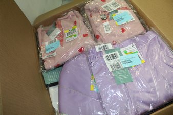 1 Parcel Box – 49 Pcs – Like New and New Apparel – Suits & Sportcoats, T-Shirts, Polos, Sweaters, Dress Shirts – JC Penney
