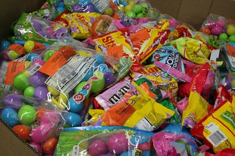 Pallet – 1540 Pcs – Gourmet Grocery, Pantry – Customer Returns – Starburst, Reese’s, Sour Patch Kids, Skittles