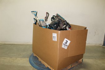 1 Pallet – 18 Pcs – Vacuums – Damaged / Missing Parts / Tested NOT WORKING – Shark, Hoover, Bissell, Bobsweep