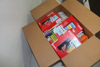 1 Parcel Box Box- 27 Pcs – Other – Customer Returns (Plug and Play Tested) – Samsung, Motorola, TCL, Metro by T-Mobile – Walmart