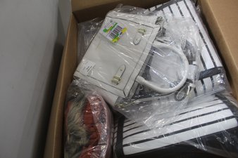 1 Parcel Box – 21 Pcs – Like New and New Apparel – Backpacks, Bags, Wallets & Accessories, T-Shirts, Polos, Sweaters, Jeans, Pants, Legging & Shorts – JC Penney
