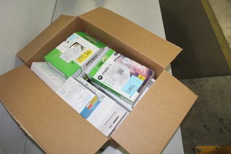1 Parcel Box Box- 32 Pcs – Other – Customer Returns (Plug and Play Tested) – Samsung, TCL, Motorola, AT & T – Walmart