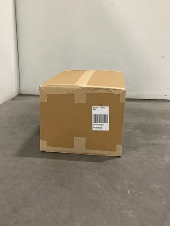 1 Parcel Box – 39 Pcs – T-Shirts, Polos, Sweaters, Jeans, Pants & Shorts – Untested Customer Returns – Under Armour, Columbia, ActionHeat, Arctix – Outdoor Retailer