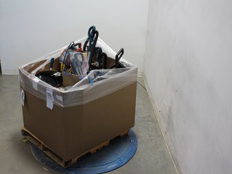 1 Pallet – 11 Pcs – Vacuums – Damaged / Missing Parts / Tested NOT WORKING – Shark, Bissell, Dyson, Bobsweep