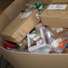 6 Pallets - 627 Pcs - Decorations & Favors, Curtains & Window Coverings, Kitchen & Dining, Bath - Like New or New Customer Returns - JC Penney