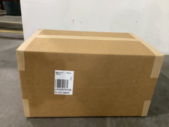 1 Parcel Box – 38 Pcs – T-Shirts, Polos, Sweaters, Underwear & Socks – Untested Customer Returns – Columbia, Under Armour, The North Face, ARIAT – Outdoor Retailer