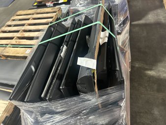 Truckload 22 Pallets – 323 Pcs – LED & LCD – Damaged / Missing Parts / Tested NOT WORKING – VIZIO, Onn, Samsung, HISENSE