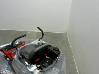 Pallet – Snapper 46 in. 22 HP Briggs & Stratton V-Twin Hydrostatic Zero Turn Mower – Riding Lawn Mowers – Customer Returns – Snapper