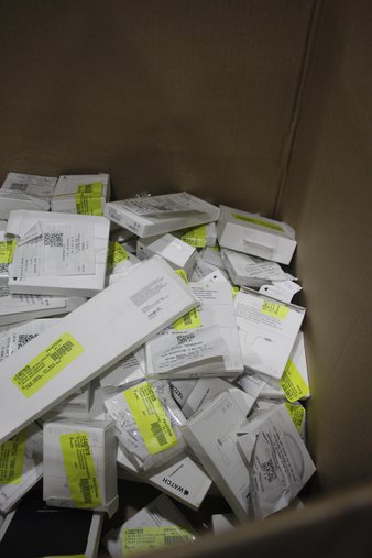 2 Boxes – 112 Pcs – Other, Apple iPad – Untested Customer Returns – Apple