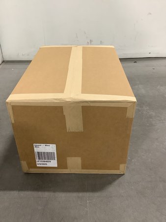 1 Parcel Box – 51 Pcs – Underwear & Socks, T-Shirts, Polos, Sweaters – Untested Customer Returns – Darn Tough, Under Armour, Columbia, ActionHeat – Outdoor Retailer