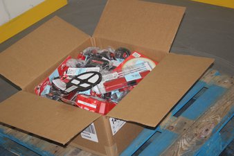 Box – 70 Pcs – Tool Accessories, Batteries – Untested Customer Returns – Milwaukee