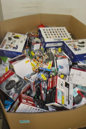 6 Pallets – 1939 Pcs – In Ear Headphones, Other, Accessories, Over Ear Headphones – Customer Returns – Anker, LG, JBL, RCA