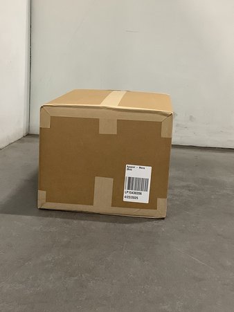 1 Parcel Box – 39 Pcs – T-Shirts, Polos, Sweaters, Jeans, Pants & Shorts – Untested Customer Returns – Under Armour, Columbia, The North Face, huk – Outdoor Retailer