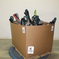 1 Pallet - 17 Pcs - Vacuums - Damaged / Missing Parts / Tested NOT WORKING - Shark, Bobsweep, Dyson, Bissell