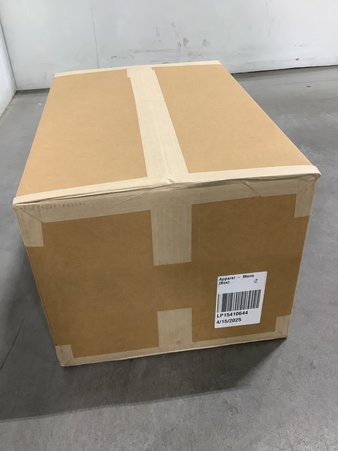 1 Parcel Box – 42 Pcs – T-Shirts, Polos, Sweaters, Jeans, Pants & Shorts – Untested Customer Returns – Under Armour, Wrangler, Columbia, The North Face – Outdoor Retailer