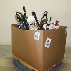 1 Pallet - 17 Pcs - Vacuums - Damaged / Missing Parts / Tested NOT WORKING - Shark, Dyson, iRobot Roomba