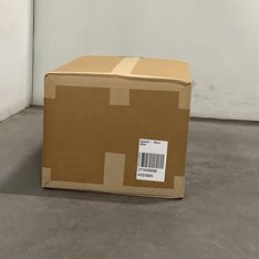 1 Parcel Box - 39 Pcs - T-Shirts, Polos, Sweaters, Jeans, Pants & Shorts - Untested Customer Returns - Under Armour, Columbia, The North Face, huk - Outdoor Retailer
