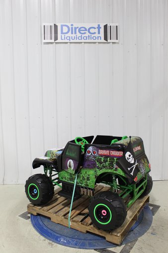 Pallet Monster Jam 166616DTR Grave Digger 24 Volt Battery Powered Ride On Customer Returns