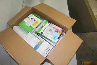 1 Parcel Box Box- 32 Pcs – Other – Customer Returns (Plug and Play Tested) – Samsung, TCL, Motorola, AT & T – Walmart