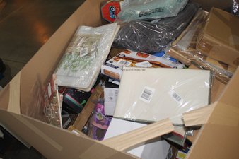 3 Pallets – 364 Pcs – Decorations & Favors, Kitchen & Dining, Bath, Costumes – Like New or New Customer Returns – JC Penney
