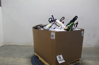 1 Pallet – 18 Pcs – Vacuums – Damaged / Missing Parts / Tested NOT WORKING – Dyson, Shark, Hoover, Shark Navigator