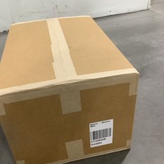 1 Parcel Box - 33 Pcs - Jeans, Pants, Legging & Shorts, Jackets & Outerwear - Untested Customer Returns - Columbia, The North Face, ARIAT, Wrangler - Outdoor Retailer