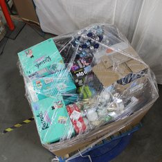 6 Pallets - 243 Pcs - New T-Shirts, Polos, Sweaters, Microwaves, Storage & Organization, Diapers & Wipes - New and New Damaged Box - Walmart