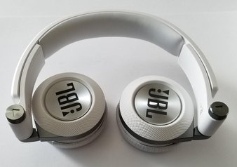 13 Pcs – JBL E30WHT White High Performance On Ear Headphones Pure Bass Band Earphones – Refurbished (GRADE A)