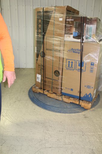 3 Pallets – 18 Pcs – Refrigerators, Single Cup Brewers, Fans – Overstock CL – Keurig, Frigidaire, Arctic King