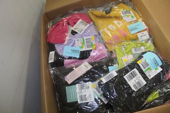 1 Parcel Box – 41 Pcs – Like New and New Apparel – Dresses & Skirts, Jeans, Pants & Shorts, Dress Shirts – JC Penney