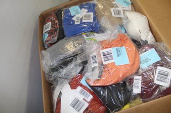 1 Parcel Box – 25 Pcs – Like New and New Apparel – T-Shirts, Polos, Sweaters, Backpacks, Bags, Wallets & Accessories – JC Penney