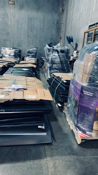 Truckload 18 Pallets – 271 Pcs – LED & LCD – Damaged / Missing Parts / Tested NOT WORKING – Samsung, VIZIO, Onn, LG