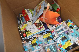 1 Parcel Box – 19 Pcs – Action Figures, Stuffed Animals – OPEN BOX UNTESTED RETURNS – Walmart