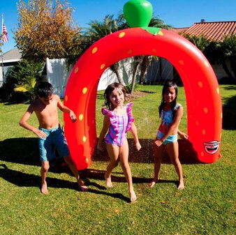 Pallet – 54 Pcs – Pools & Water Fun – Sam’s Club Brand New – Overstock – BigMouth – 840092703973 – BigMouth 22-BYS-4316-SC Inflatable 6ft Tunnel Yard Sprinkler, Red
