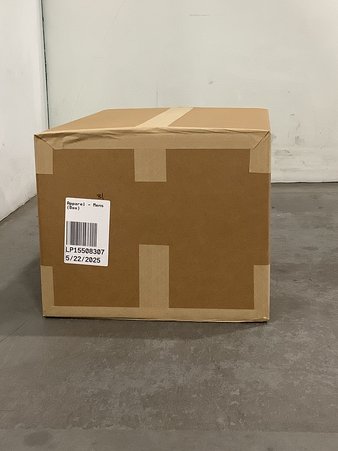 1 Parcel Box – 38 Pcs – T-Shirts, Polos, Sweaters, Jackets & Outerwear – Untested Customer Returns – The North Face, Columbia, Under Armour – Outdoor Retailer